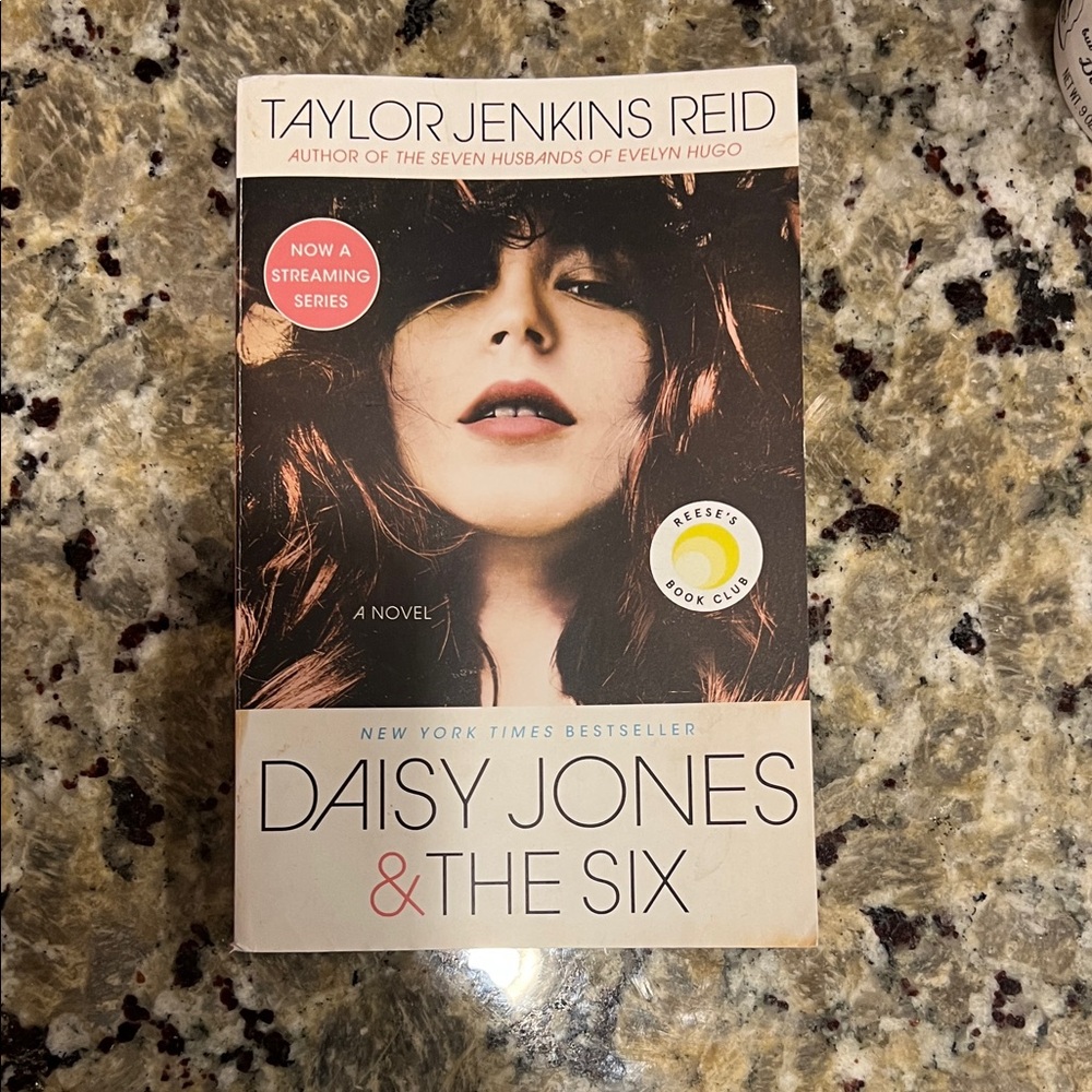 Daisy Jones & The Six Novel